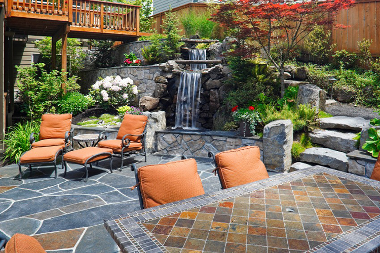 Ideas for designing a welcoming outdoor entertaining area